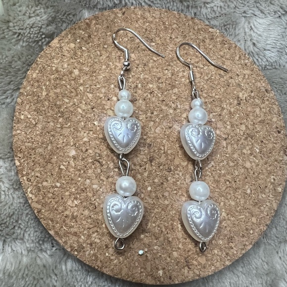 Pearl Heart Earrings - Picture 2 of 3